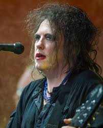 How tall is Robert Smith?